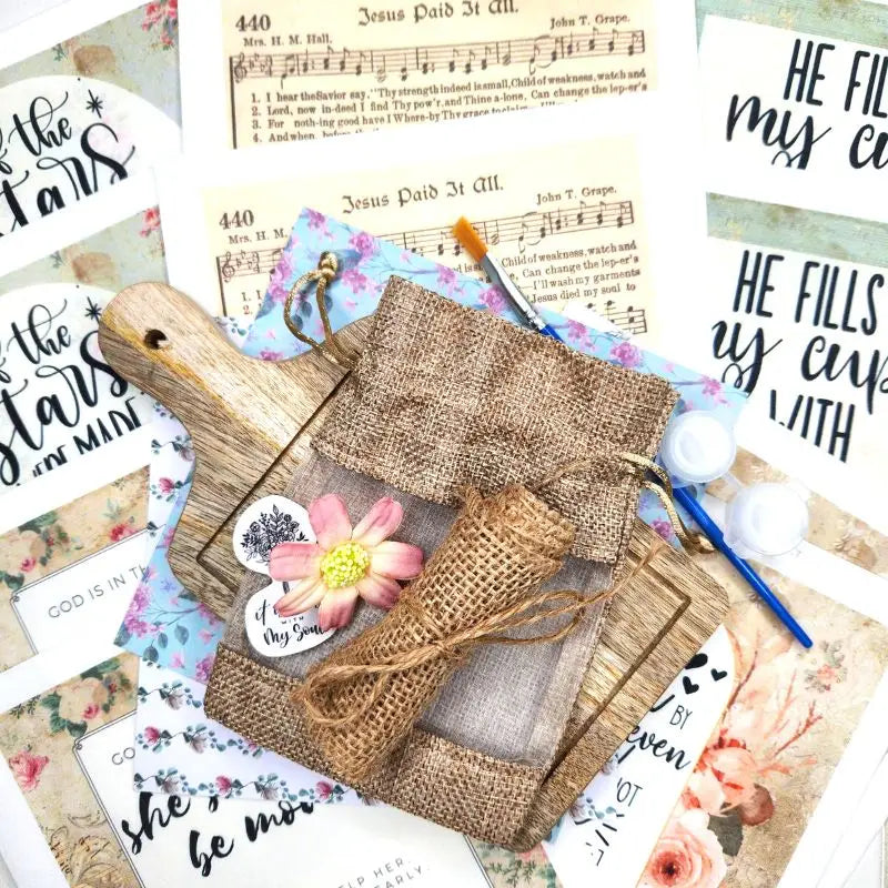 Burlap Cutting Board Sign Kit Tutorial